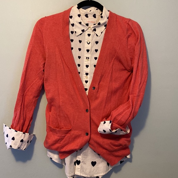 Heart print button up shirt 🖤 - Picture 4 of 6